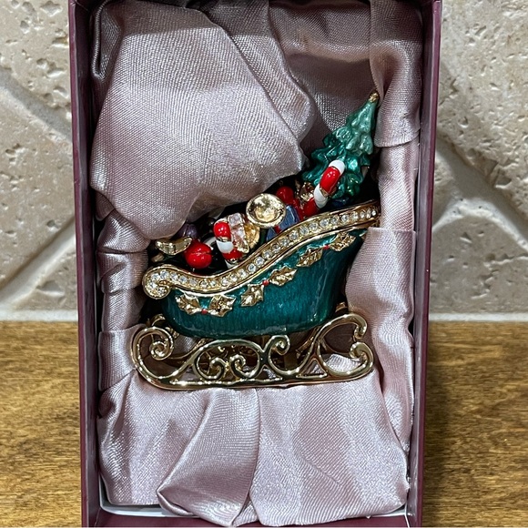 Sleigh of toys, Bejeweled Enamel Trinket Boxes. - Picture 2 of 12